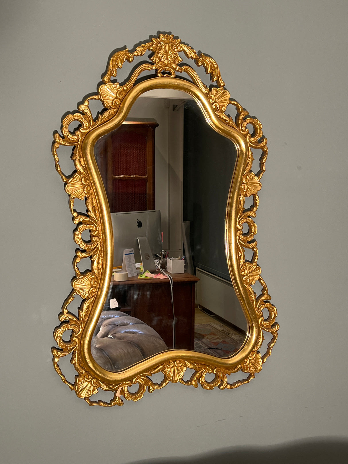 Upea puupokainen peili. K. 101cm ja L. 68cm