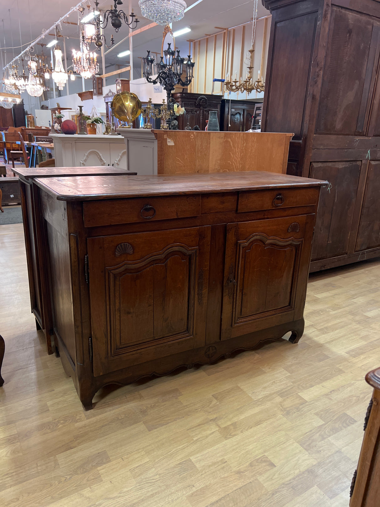 1800-luvun käsiveistetty tammisenkki L. 137cm, S. 57cm ja K. 95cm.