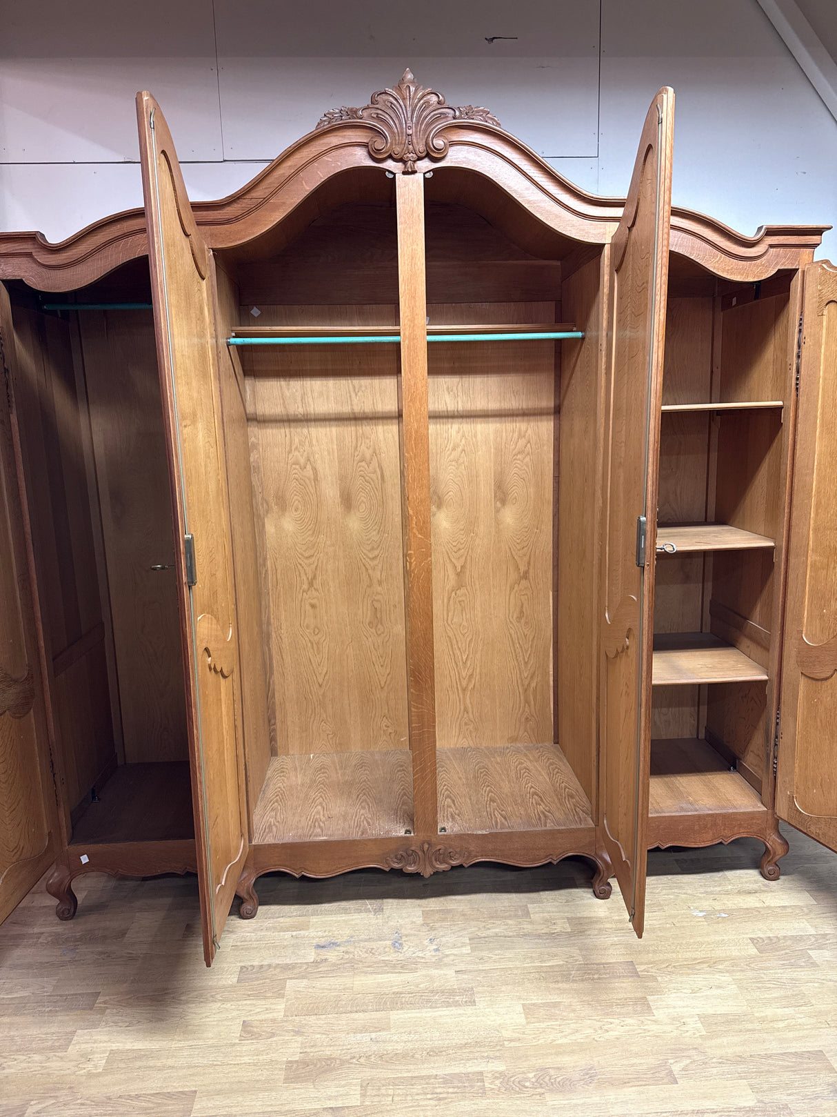 4 ovinen rokokookaappi L.221cm, s,63cm, K.224cm