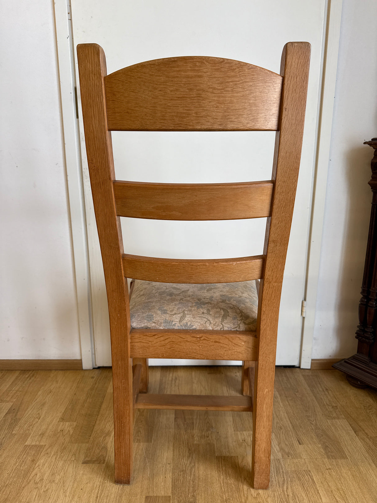 Sturdy and thick oak chair
