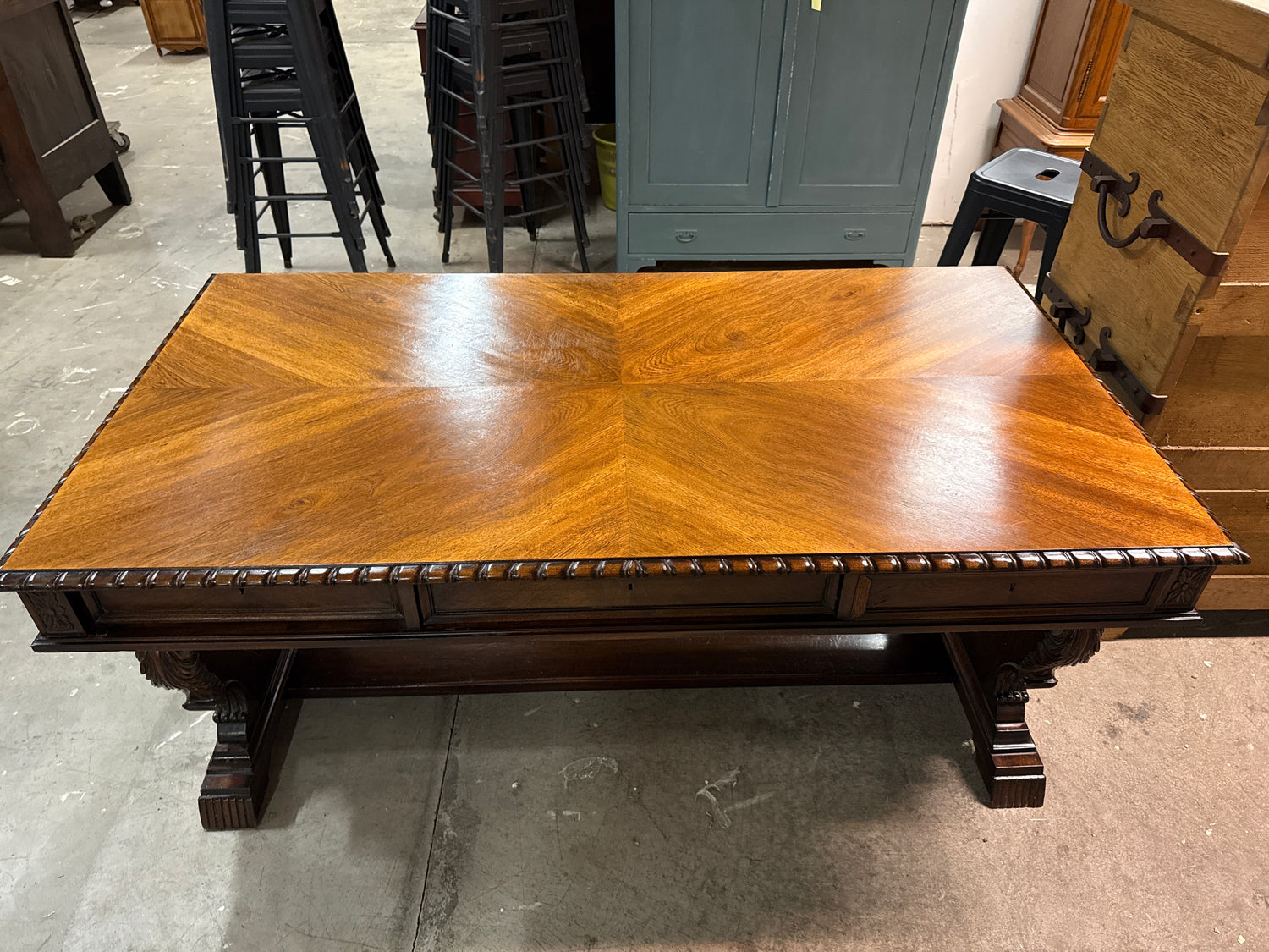 Upea kirjoituspöytä L.165cm, S.90cm, K.75cm