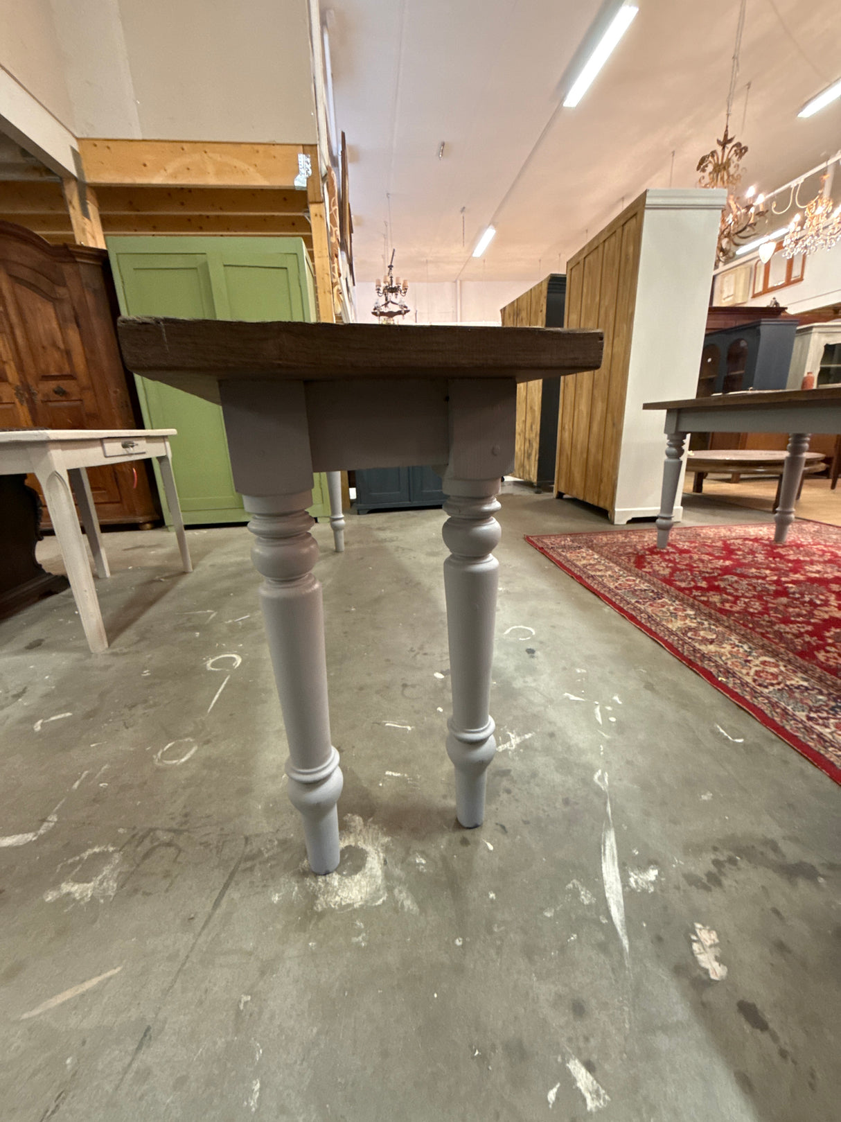 Narrow table