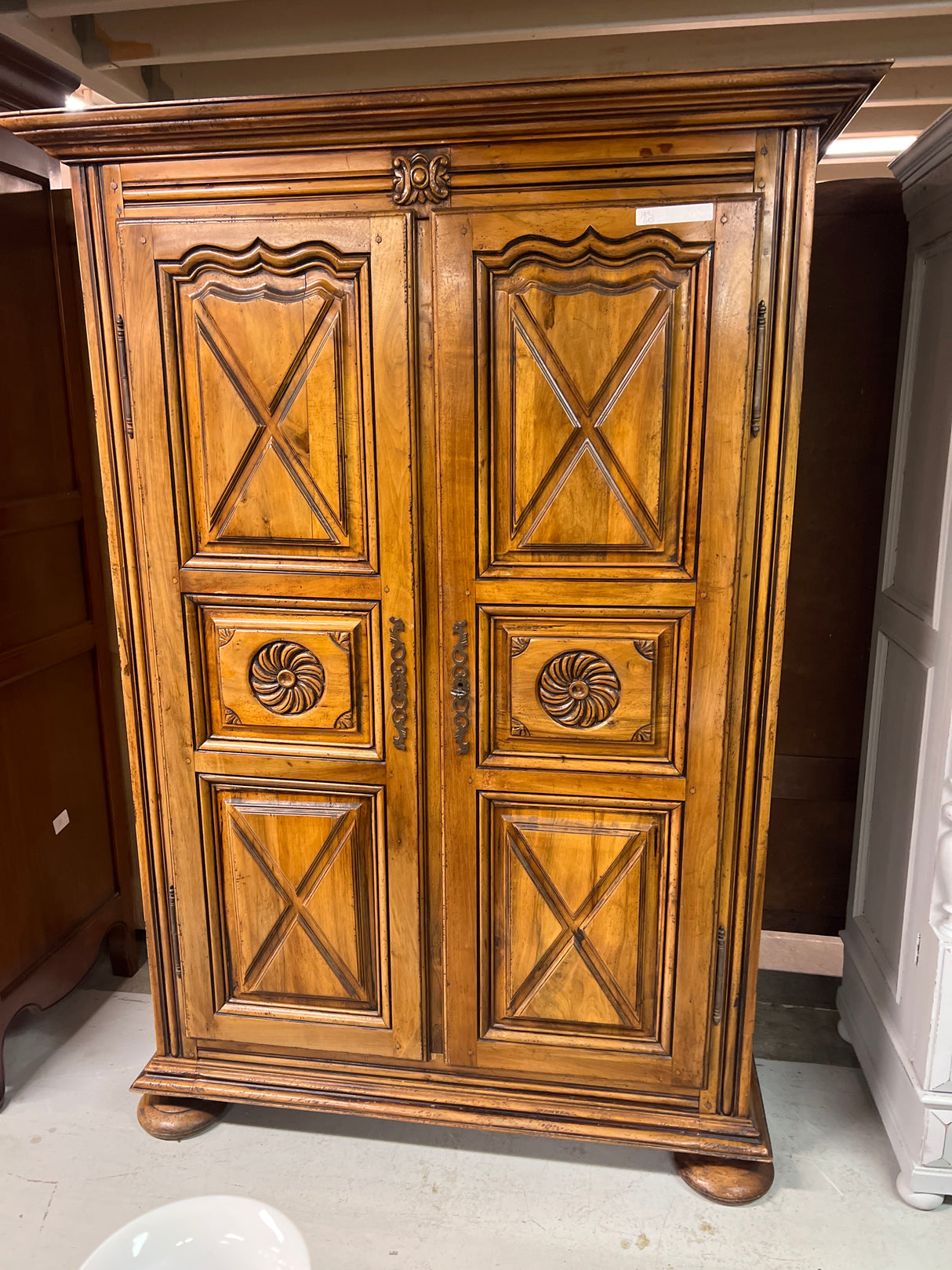 Upea barokki kaappi L. 132,5cm, S. 62,5cm ja K. 187cm