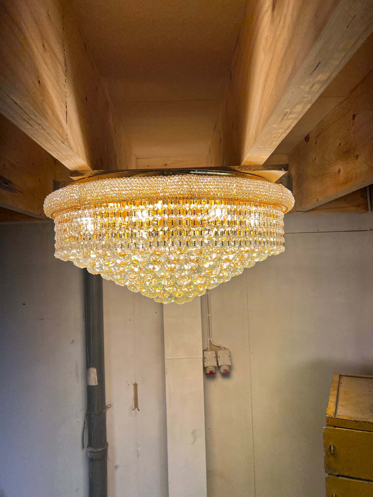 Kaunis kristalliplafondi Halk.73cm ja K. 33cm.