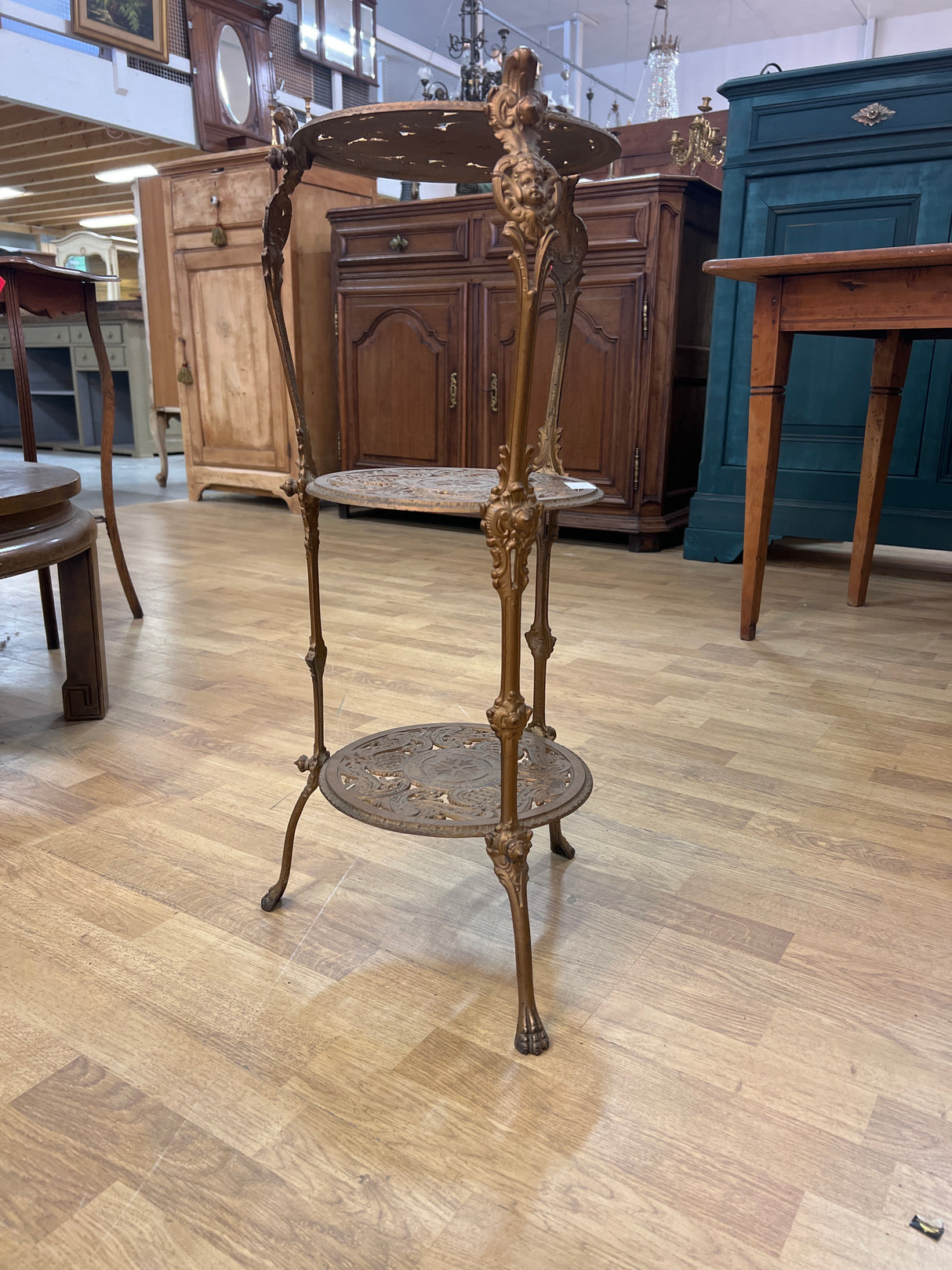 Flower table, diameter approx. 35cm and height 76cm.