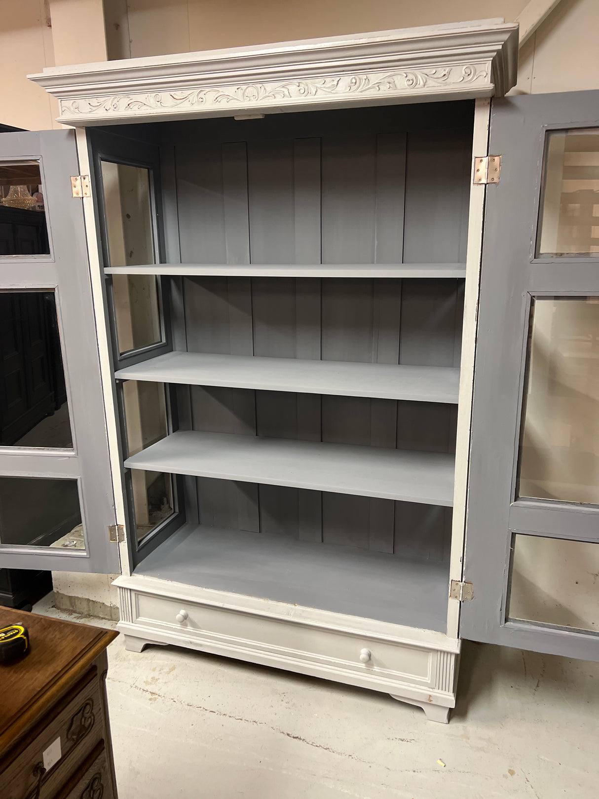 Beautiful, spacious display cabinet. W. 131.5cm, D. 57.5cm, H. 196cm