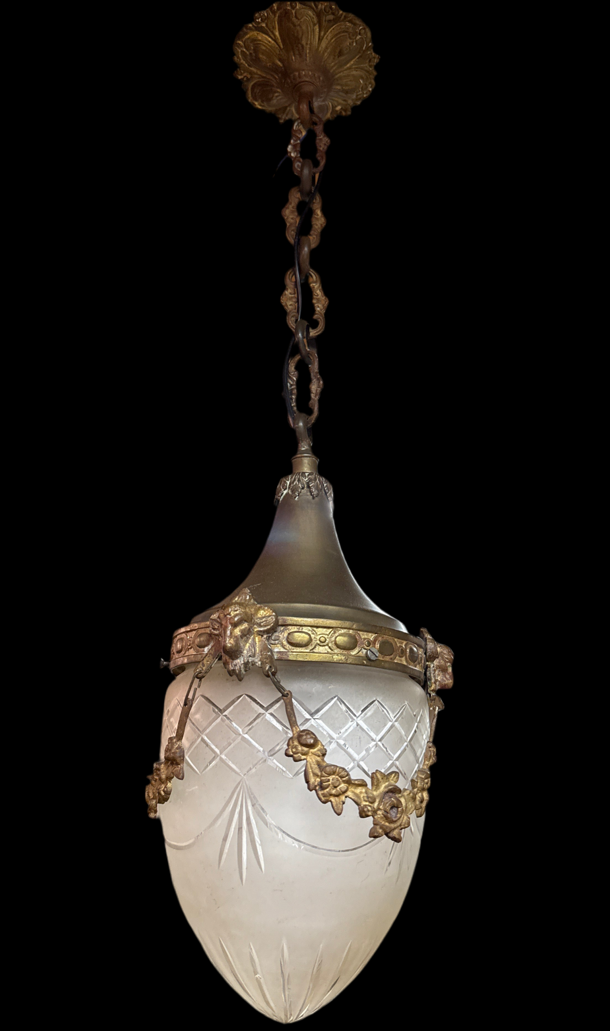 Kaunis pieni empire-valaisin