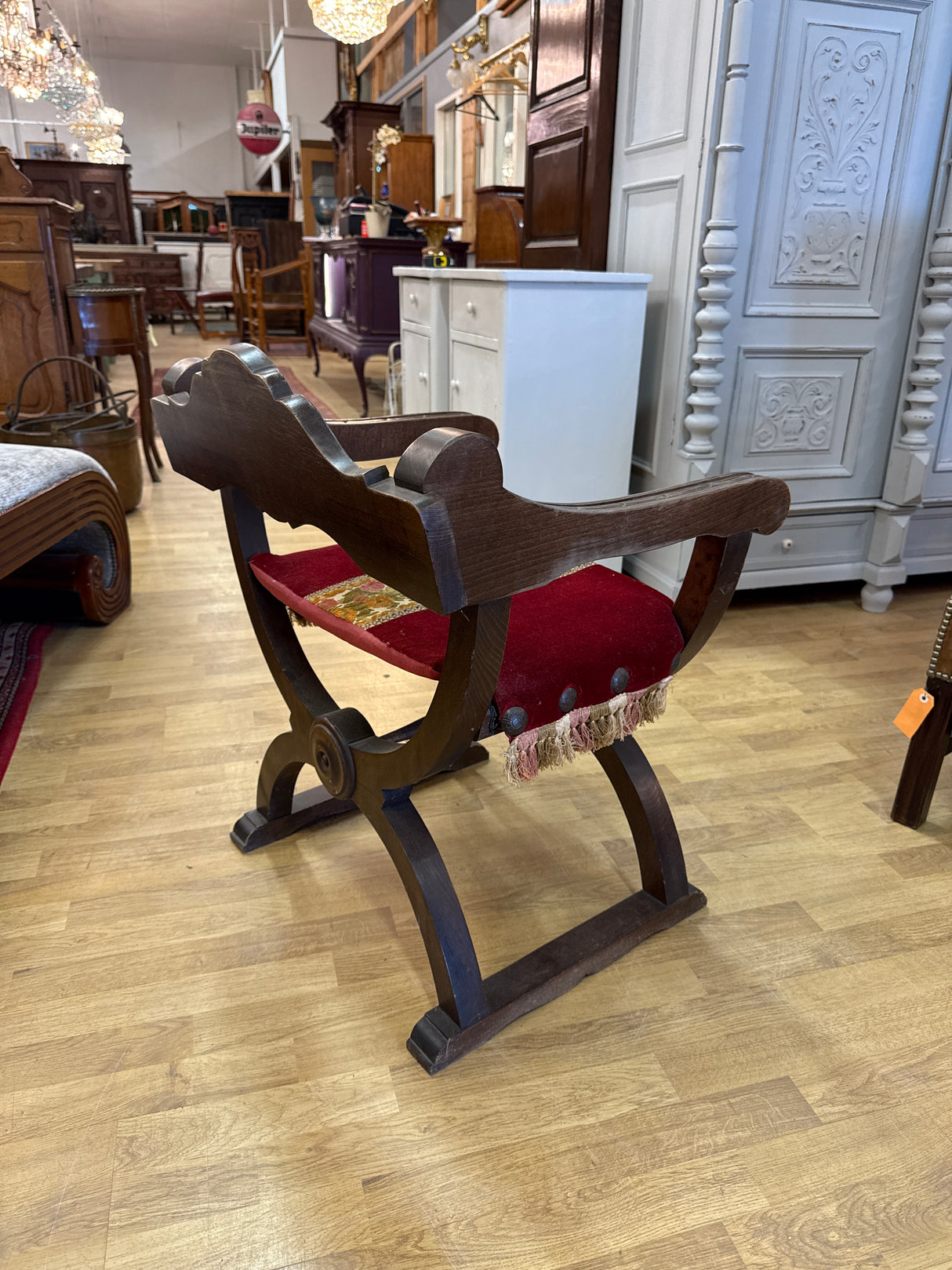 Upea karmituoli L.58cm, S.53cm, K.74cm