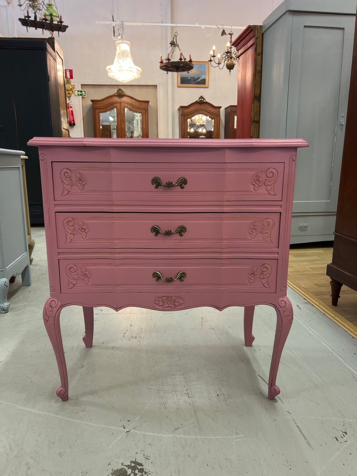 Rococo chest of drawers