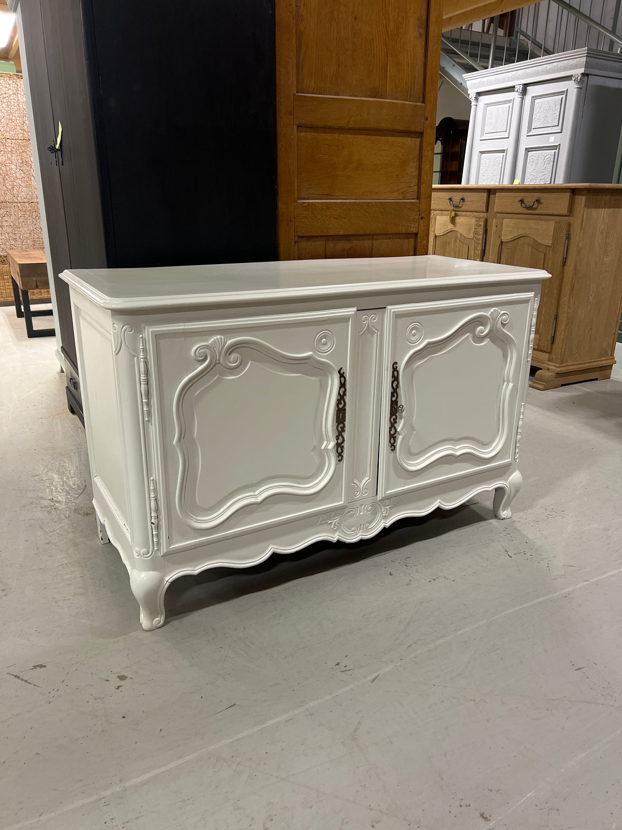 Rococo sideboard. Width 119.5, depth 49cm and height 75cm.