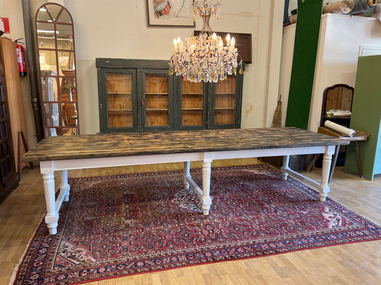 Upea ruokapöytä Pituus 350cm, L. 111cm ja K. 80cm
