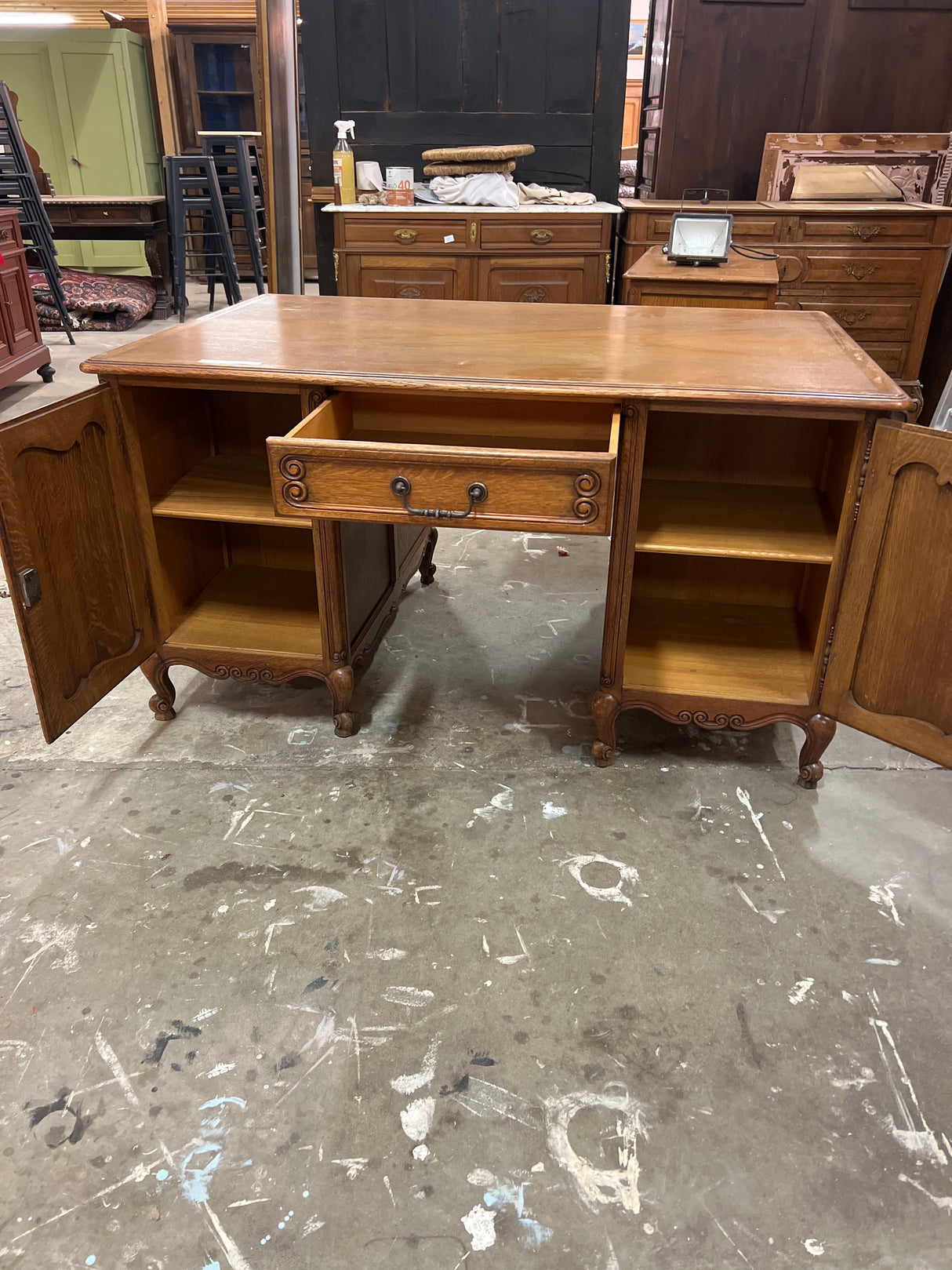 Rokokoo kirjoituspöytä L. 140cm, S. 90cm ja K. 75cm