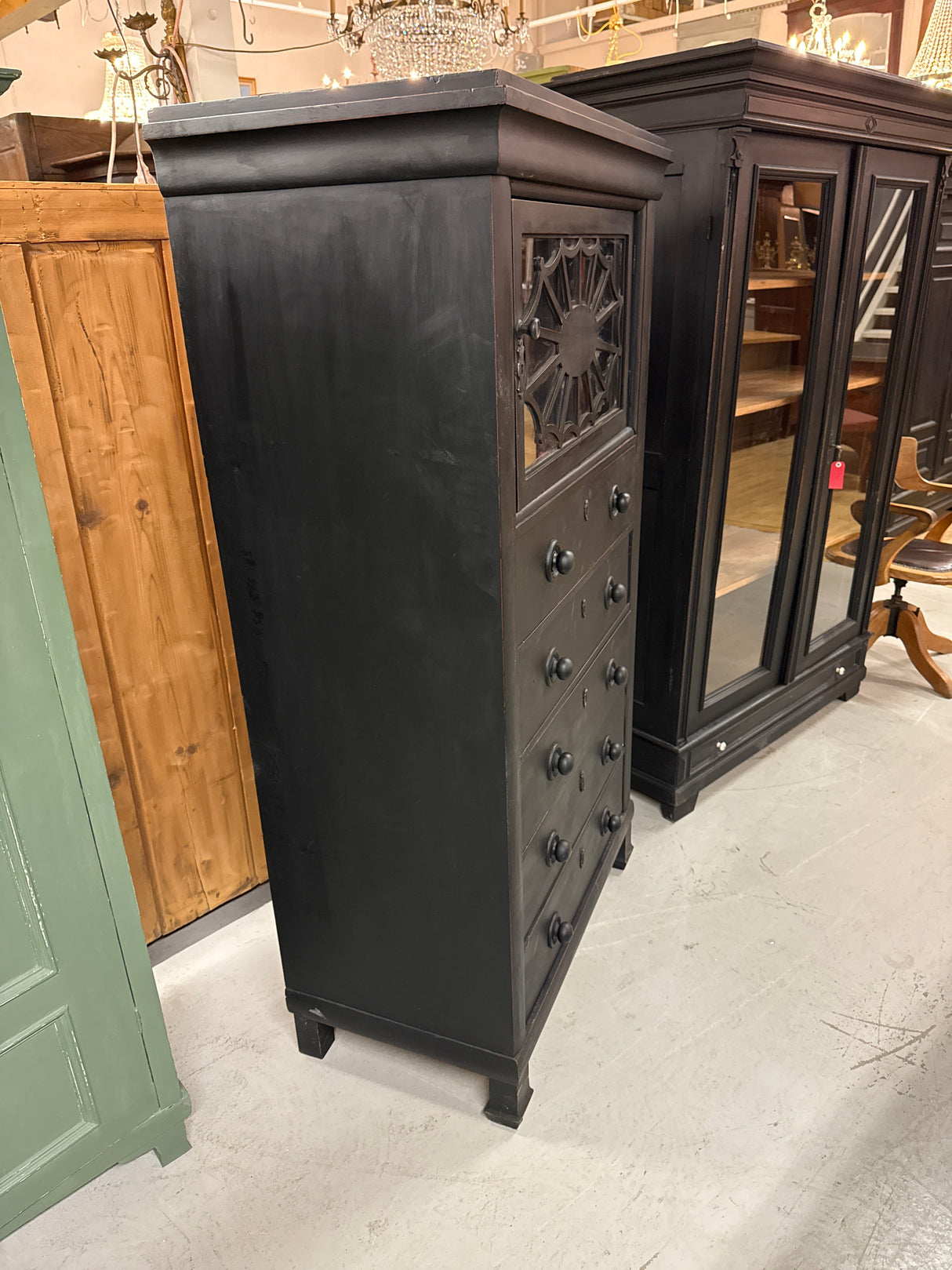 Vitriini/laatikosto L.95.5cm, S.53cm, K.175cm