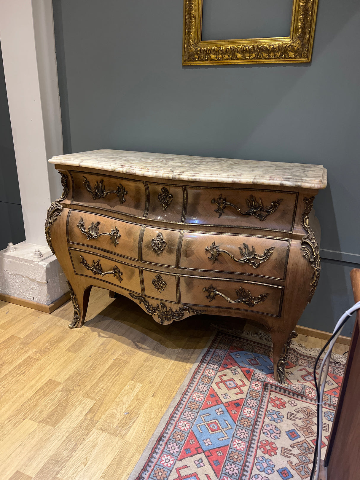 Italialialainen mahalipasto/senkki L. 117cm, S.51,5cm ja K. 90,5cm