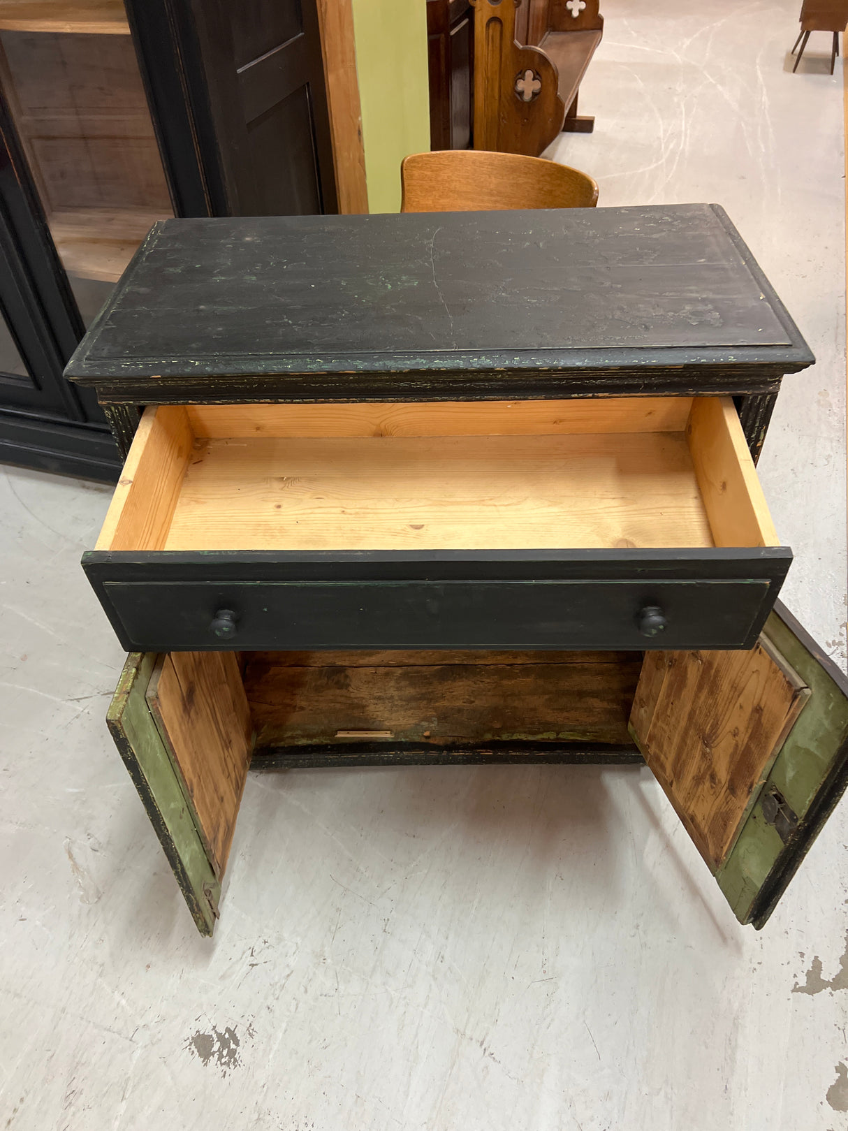 Talonpoikais lipasto L. 92,5cm, S. 48cm ja K. 96cm