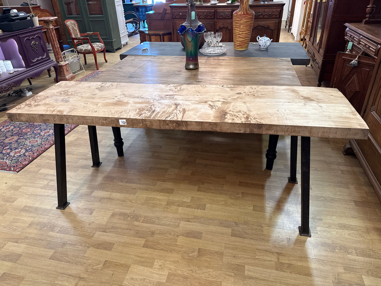 Mahtava lankkupöytä