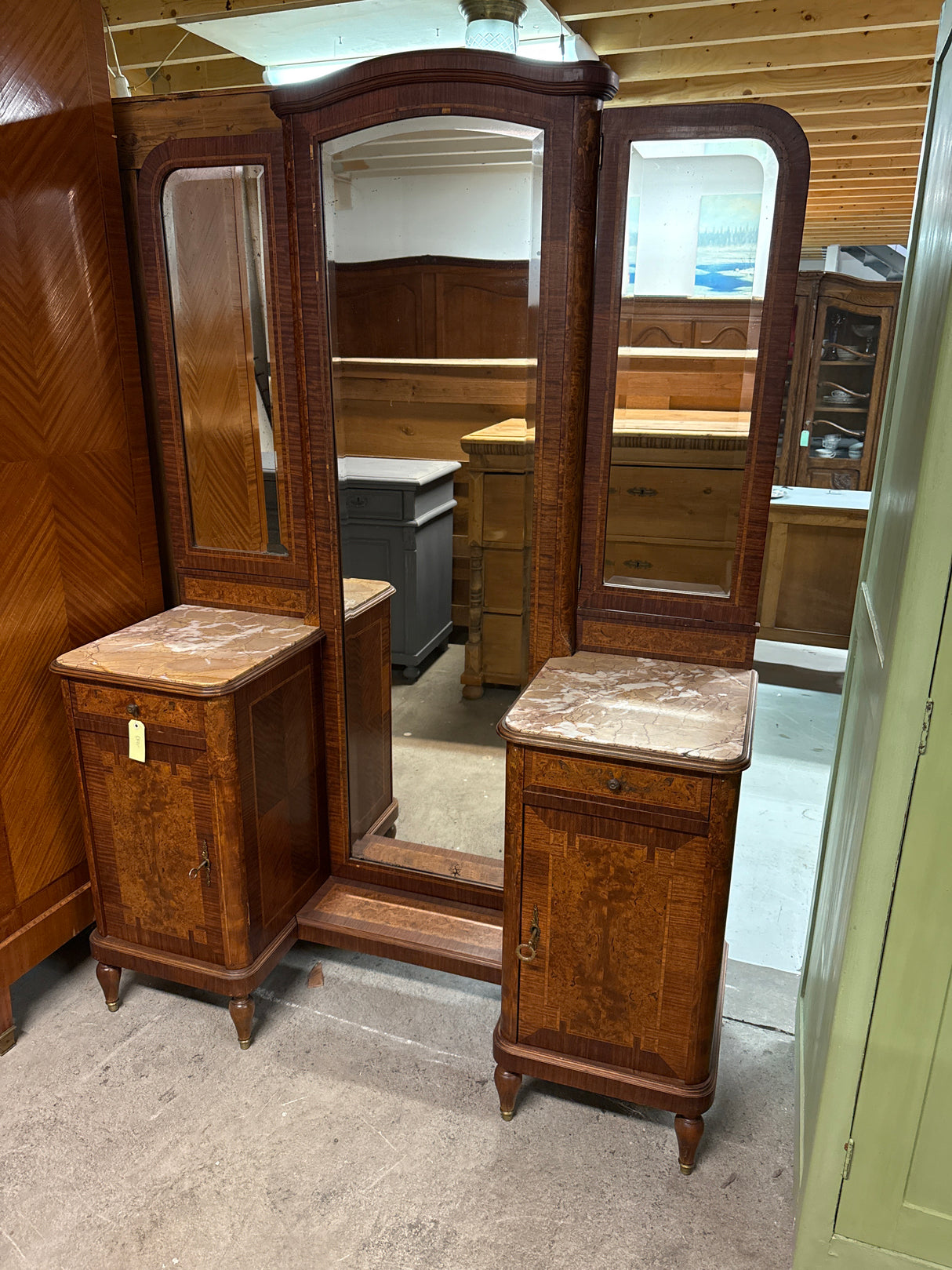 Peilipöytä / pukeutumiskaluste L.131cm, S.45cm, K.189cm