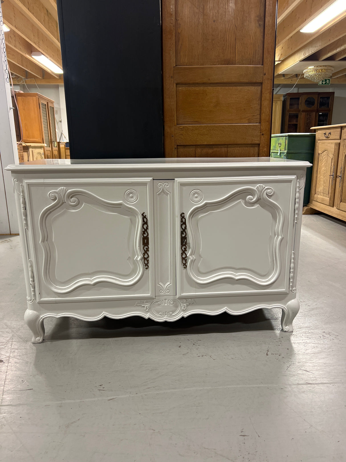 Rococo sideboard. Width 119.5, depth 49cm and height 75cm.