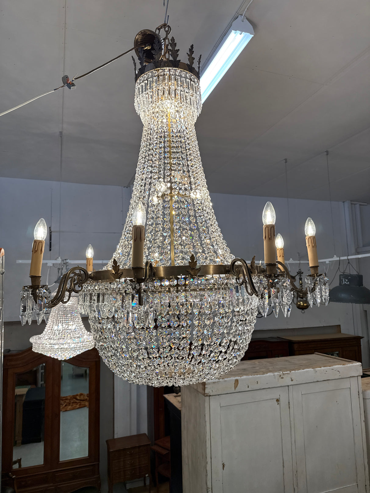 Large domestic crystal lamp