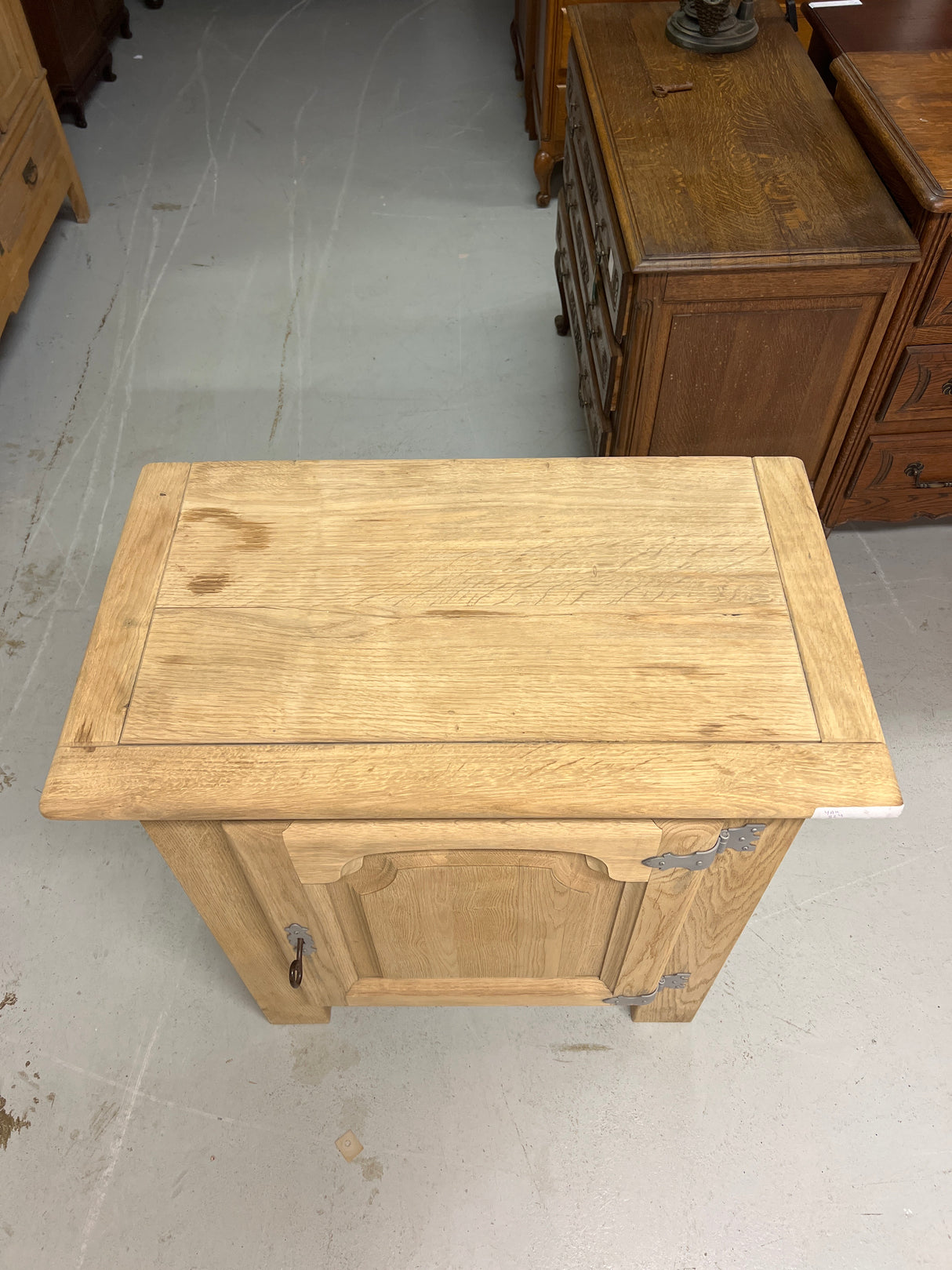 Oak chest of drawers