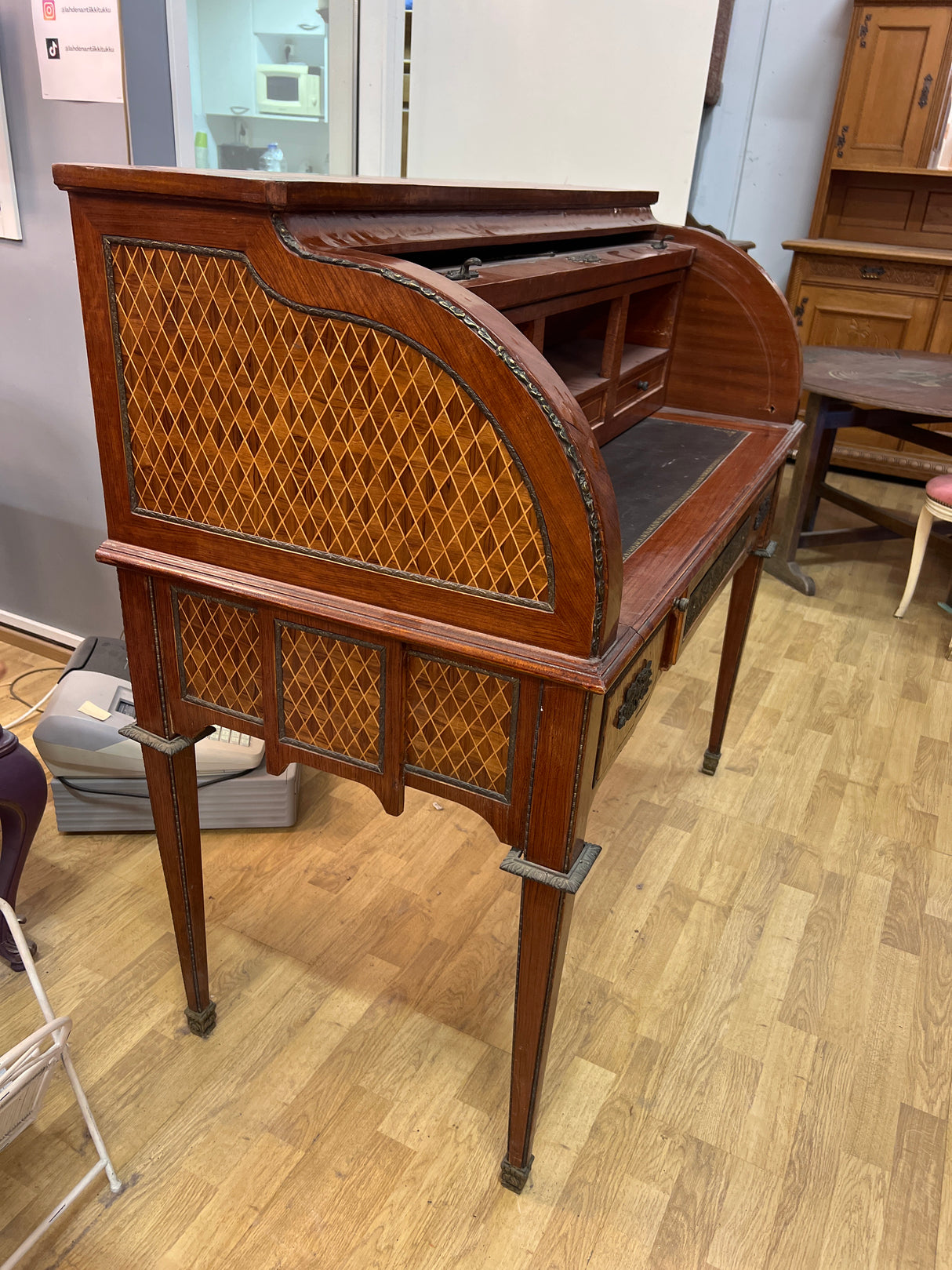 Italian writing desk, W. 122.5cm, D. 61cm, H. 118cm