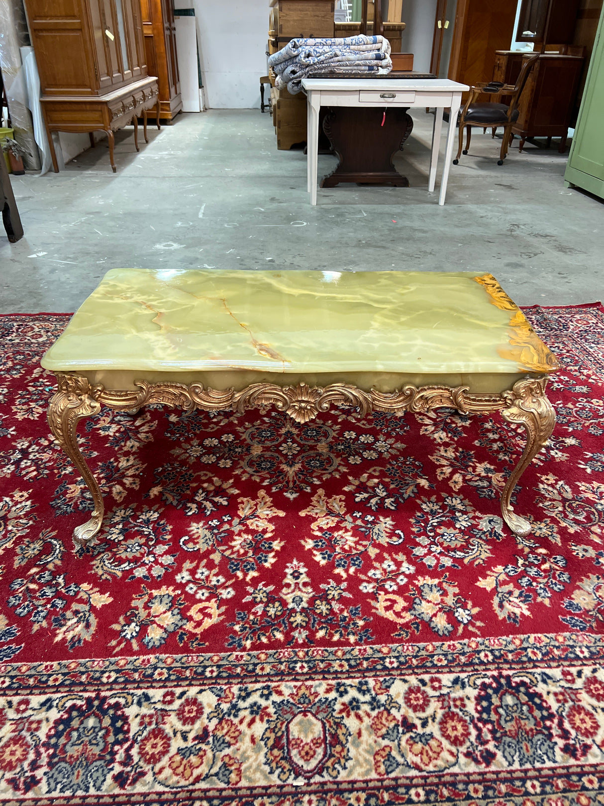 Rokokoo-sohvapöytä marmoria ja pronssia