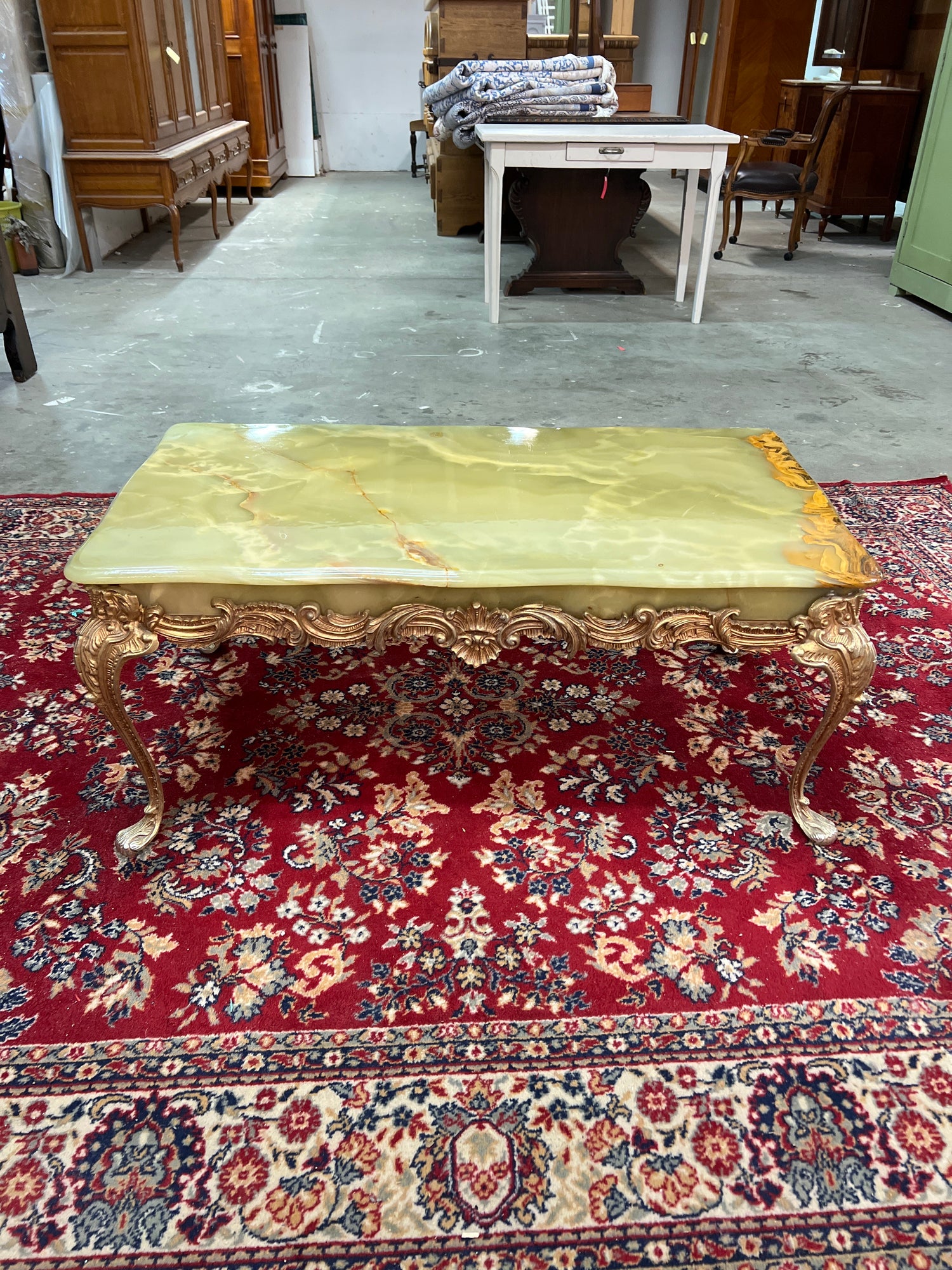 Rokokoo-sohvapöytä marmoria ja pronssia