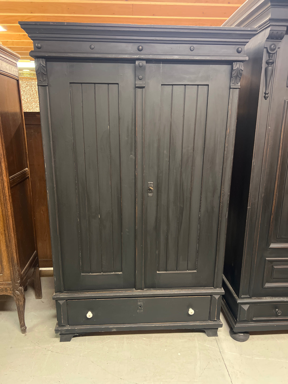 Black wardrobe W. 107.5cm, D. 55cm and H. 173.5cm.