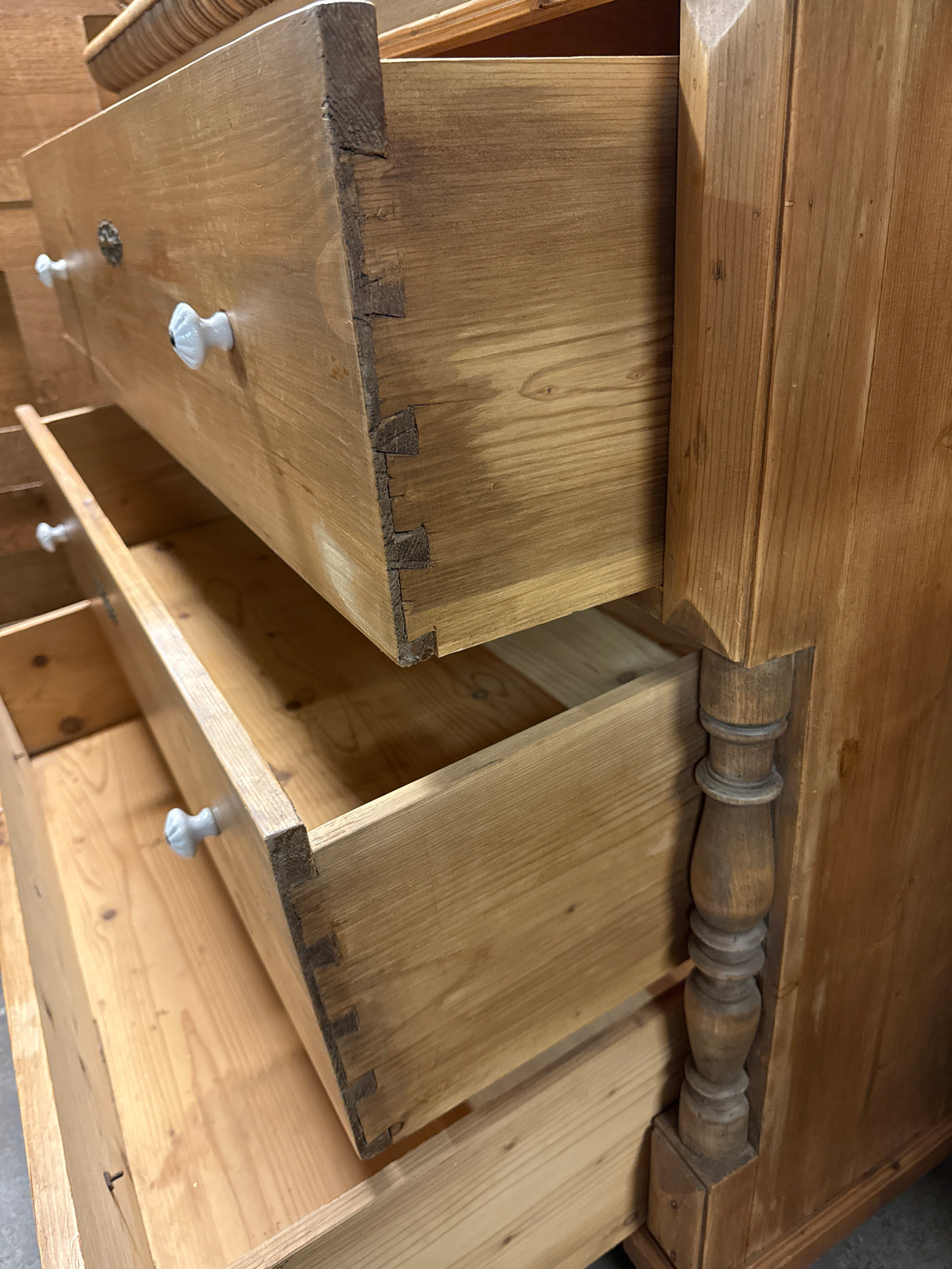 Peasant chest of drawers W.127cm, D.65cm, H.107cm