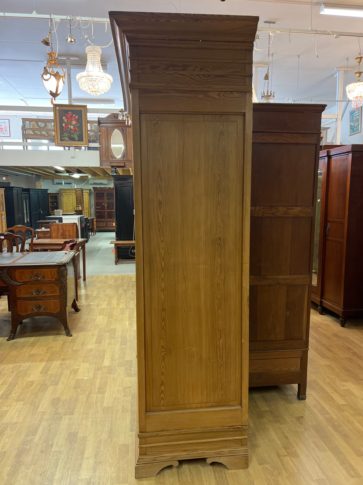 Upea vaatekaappi L. 177cm, S. 67,5cm ja K. 226cm