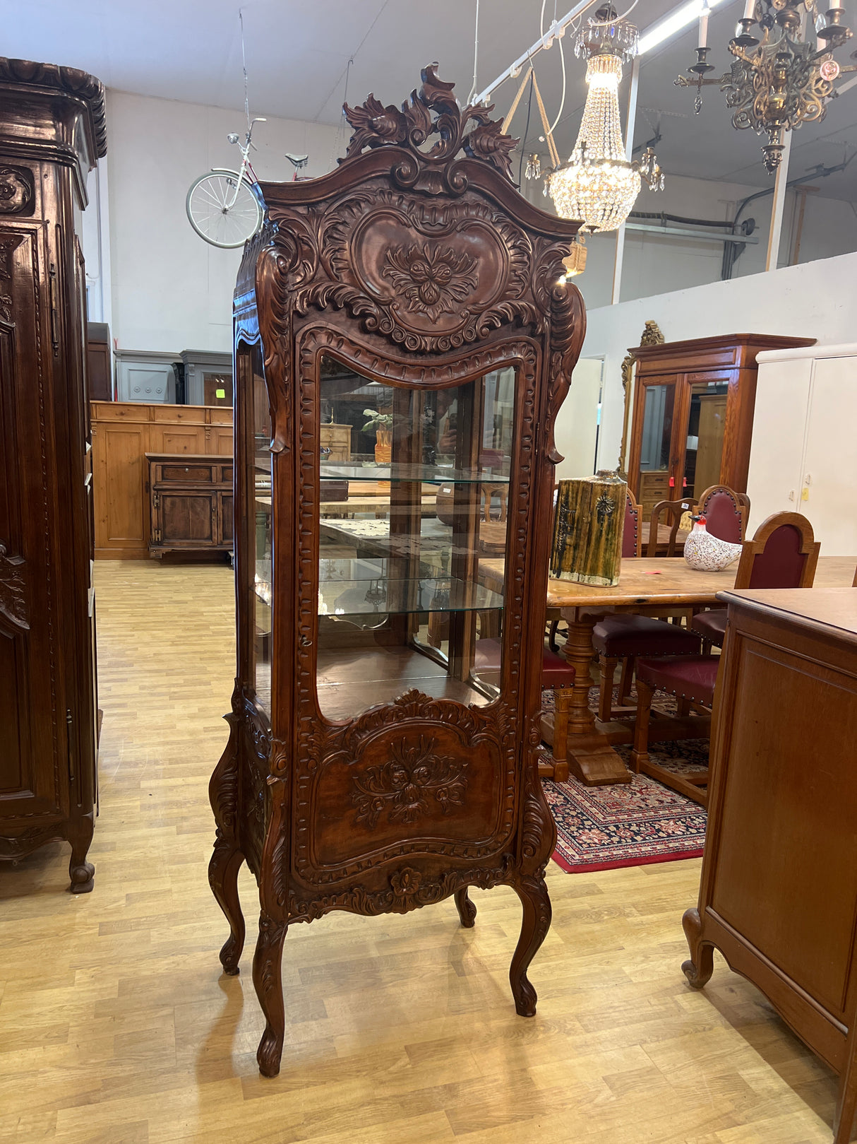 Single-door mahogany display cabinet, W. 67cm, D. 43cm, H. 198.5cm