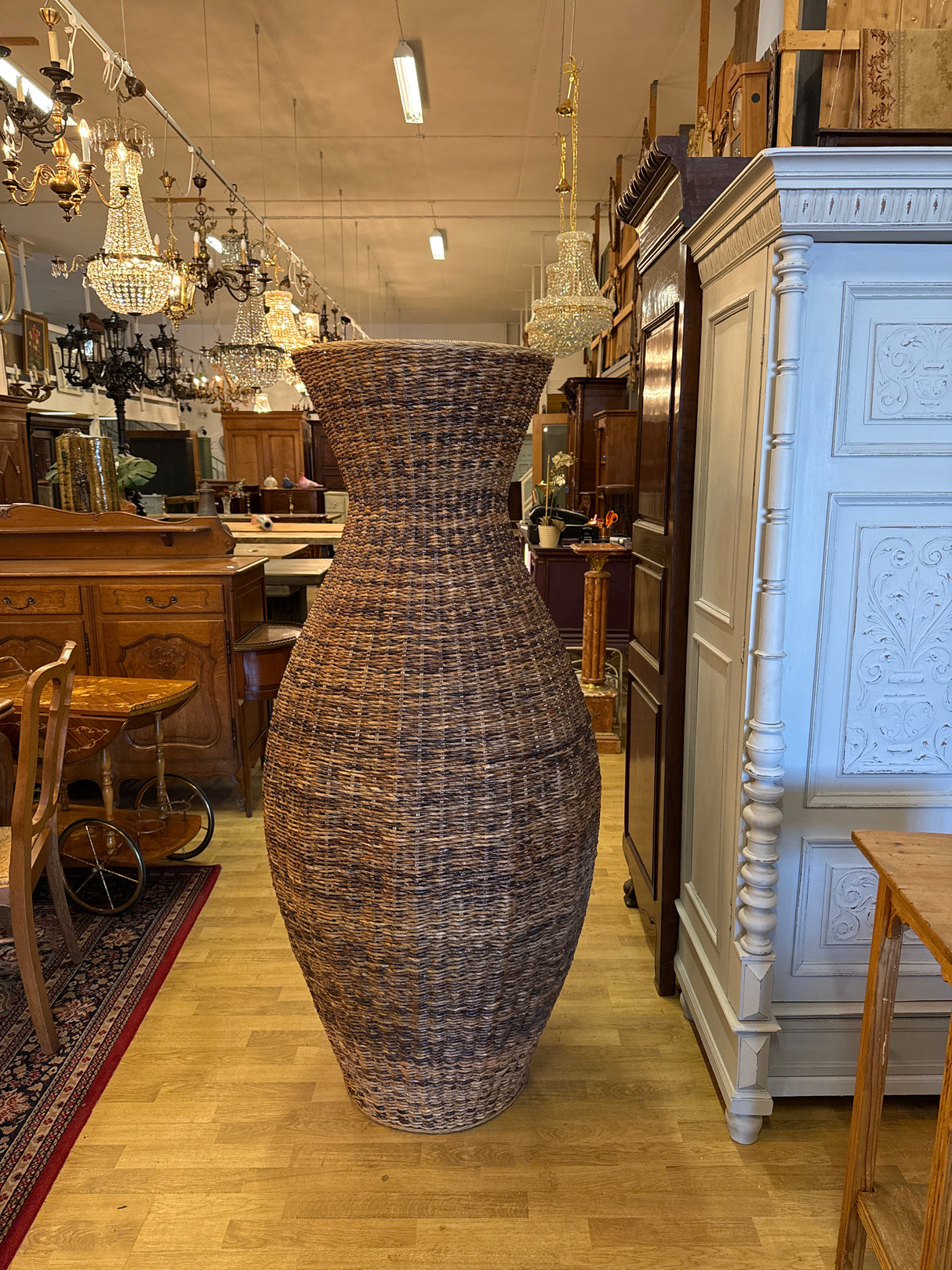 Kaunis jättikokoinen rottinkiruukku