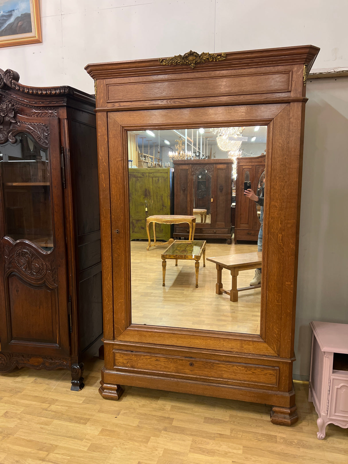 Yksiovinen tammi vaatekaappi L. 136cm, S. 57cm ja K. 220,5cm