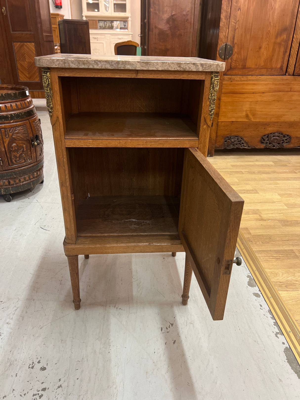 Pikkulipasto L. 45cm, S.35cm ja K. 80cm