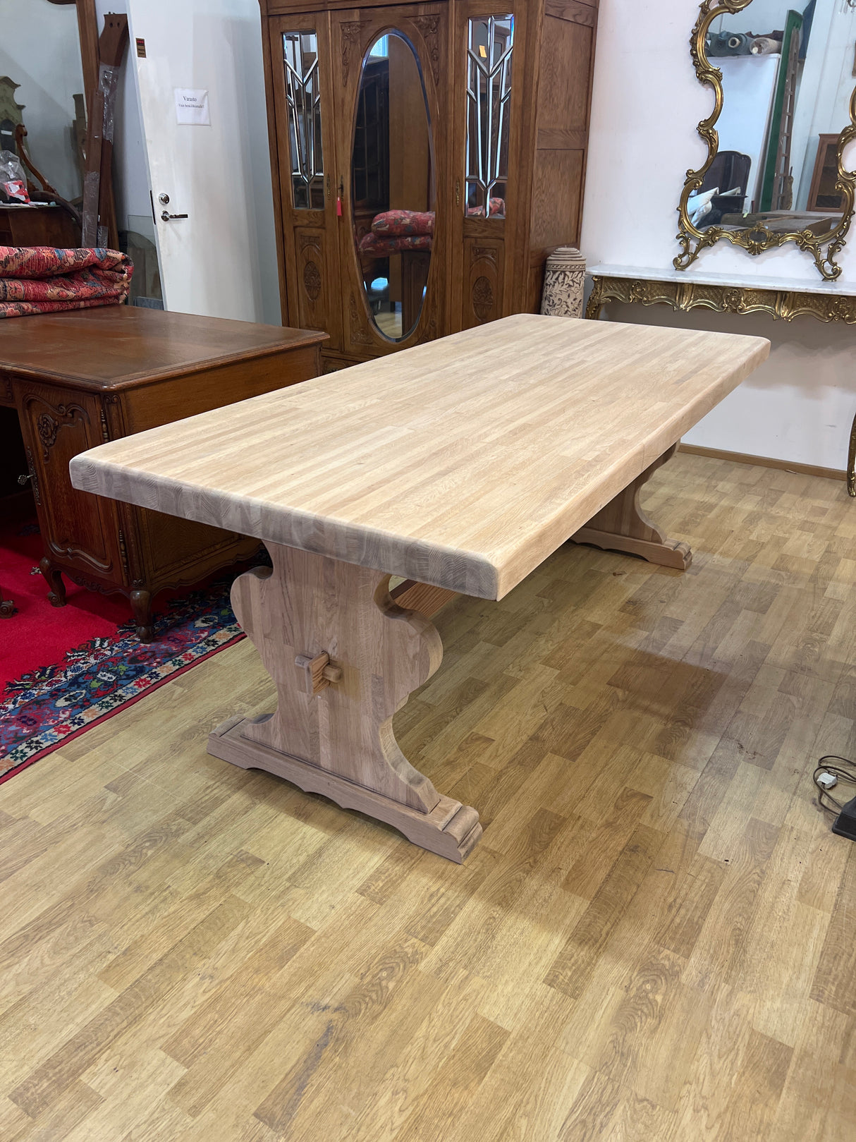 Ruokapöytä massiivitammea Pit. 200cm, Lev. 88,5cm ja K. 76,5cm