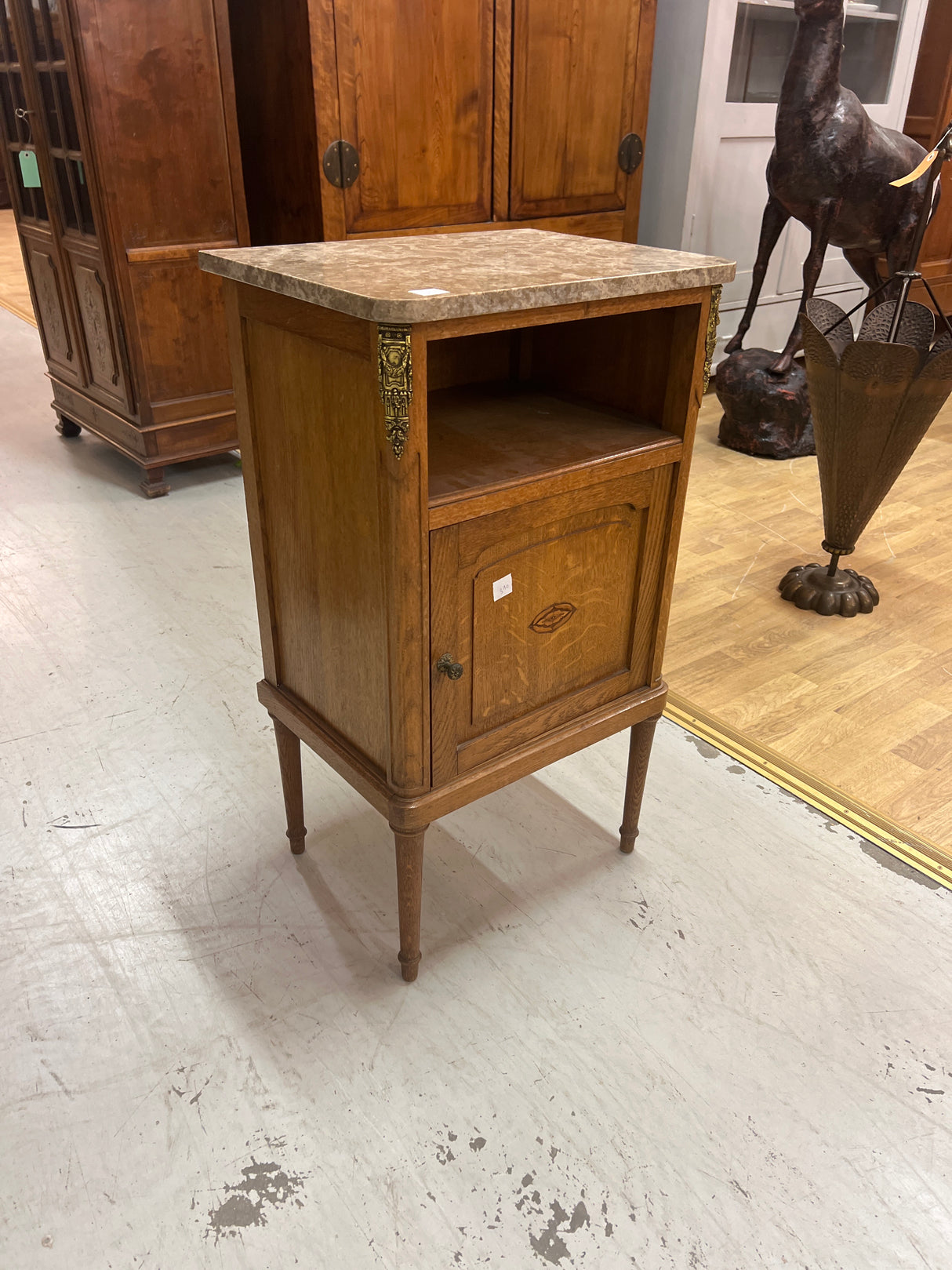 Pikkulipasto L. 45cm, S.35cm ja K. 80cm