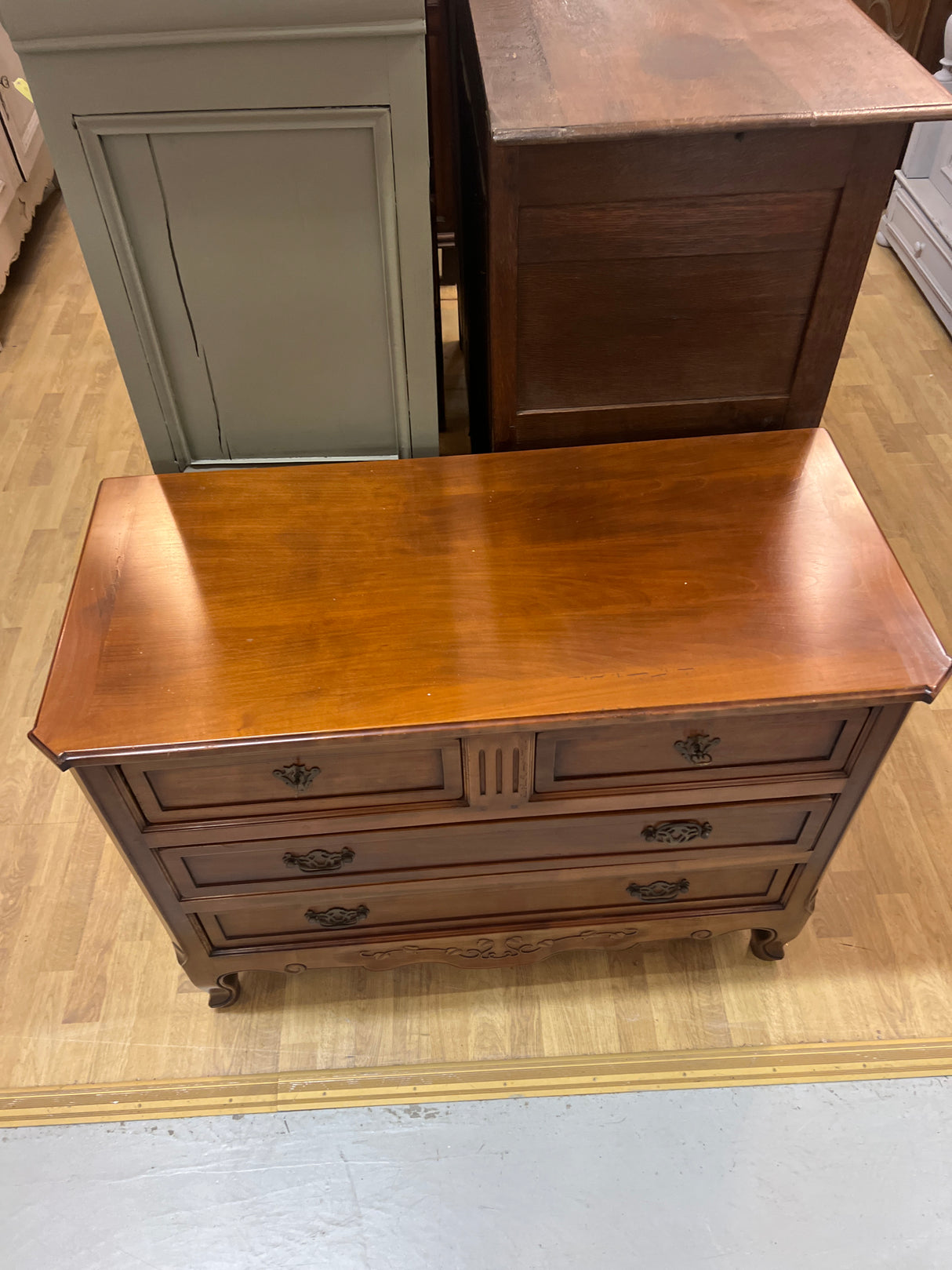 Mahogany chest of drawers with drawers. W. 107.5cm, D. 50cm and H. 82.5cm