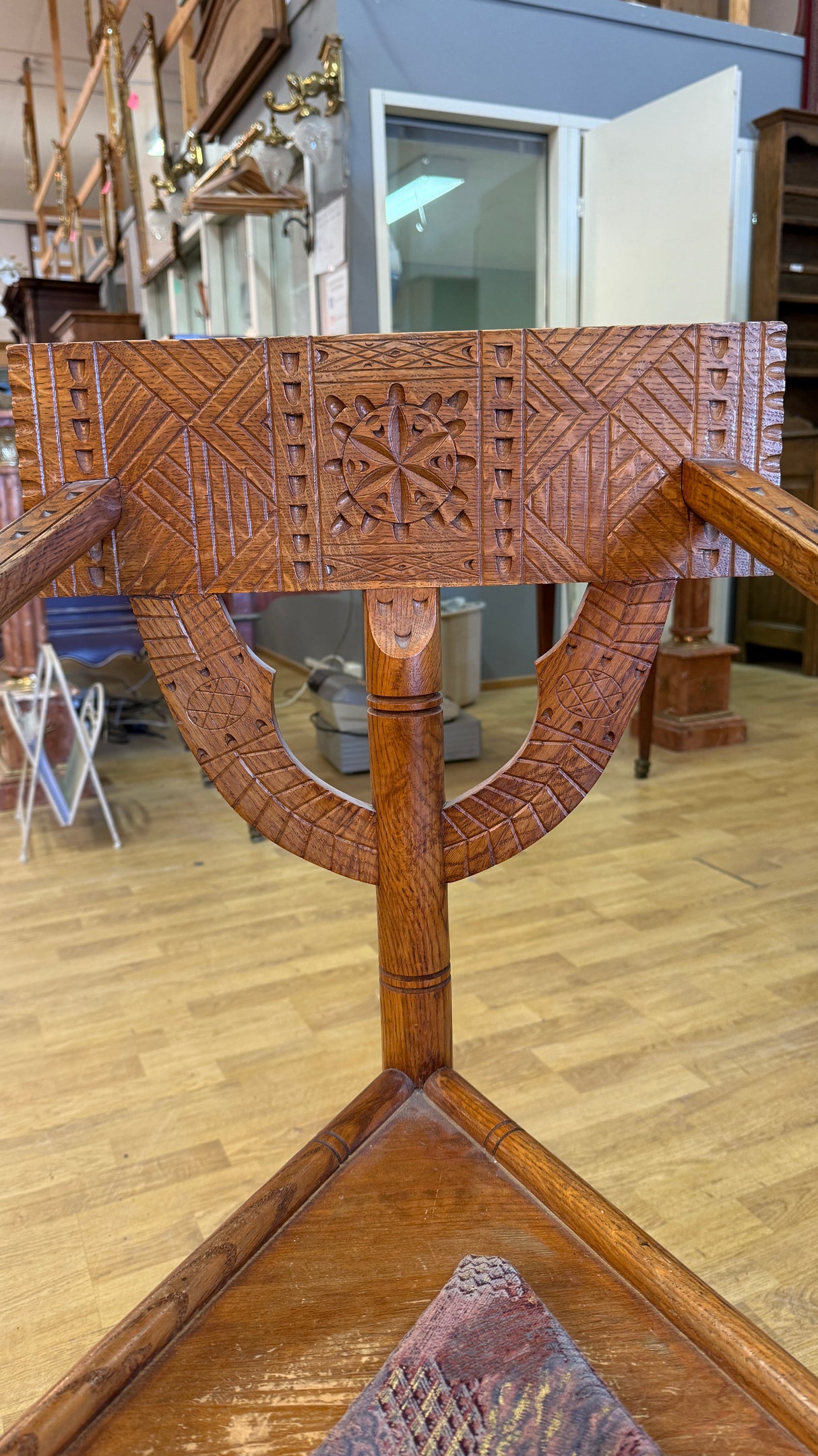 Harvinainen kulmatuoli 1900-luvun alusta