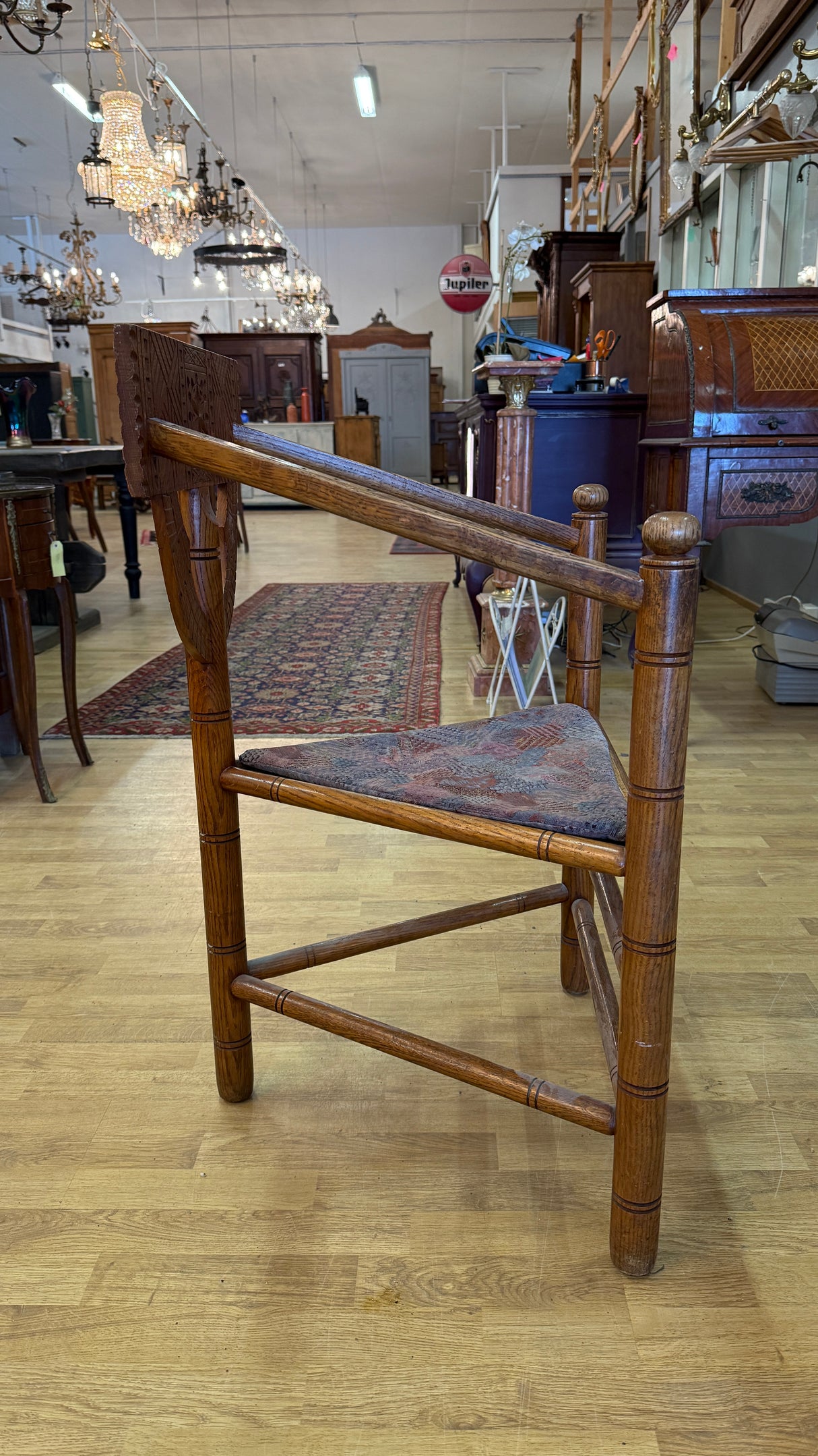 Harvinainen kulmatuoli 1900-luvun alusta