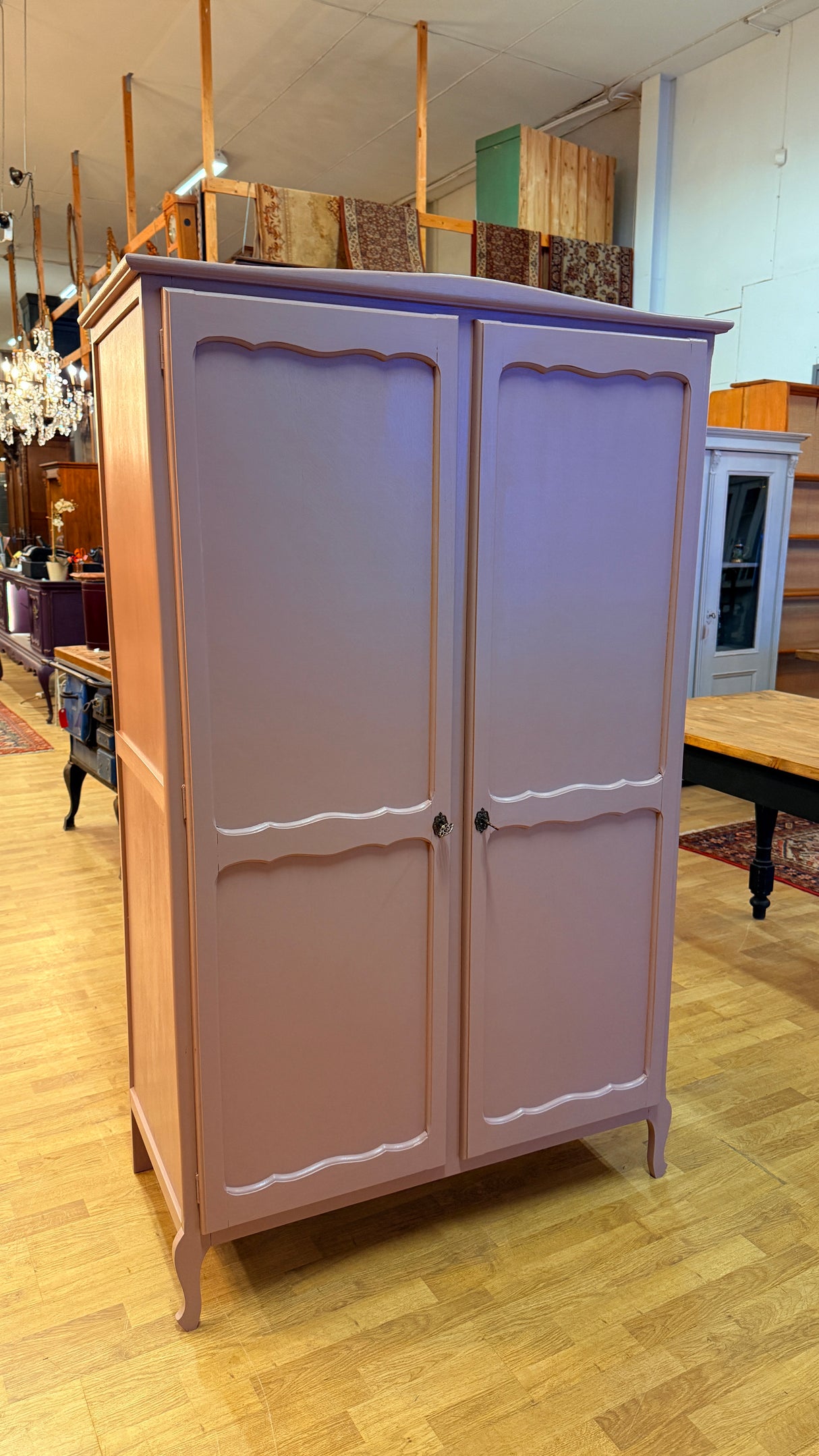 Rokokoo-vaatekaappi vanha roosa L.104cm, S.51.5cm, K.172cm