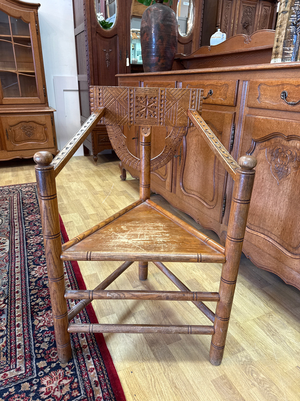 Harvinainen kulmatuoli 1900-luvun alusta