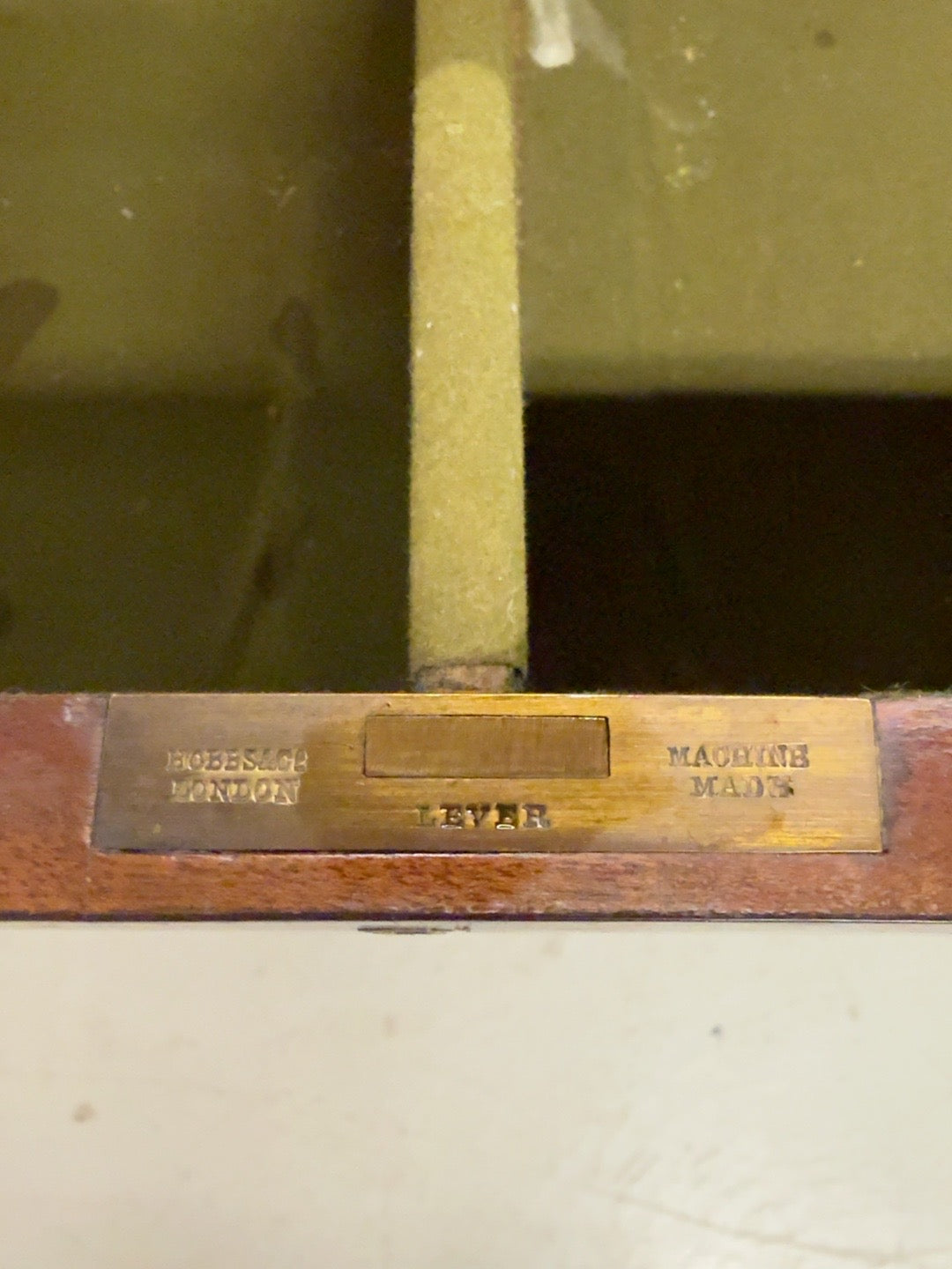 Valmistajan leima Hobbs & Co London, Levers Made