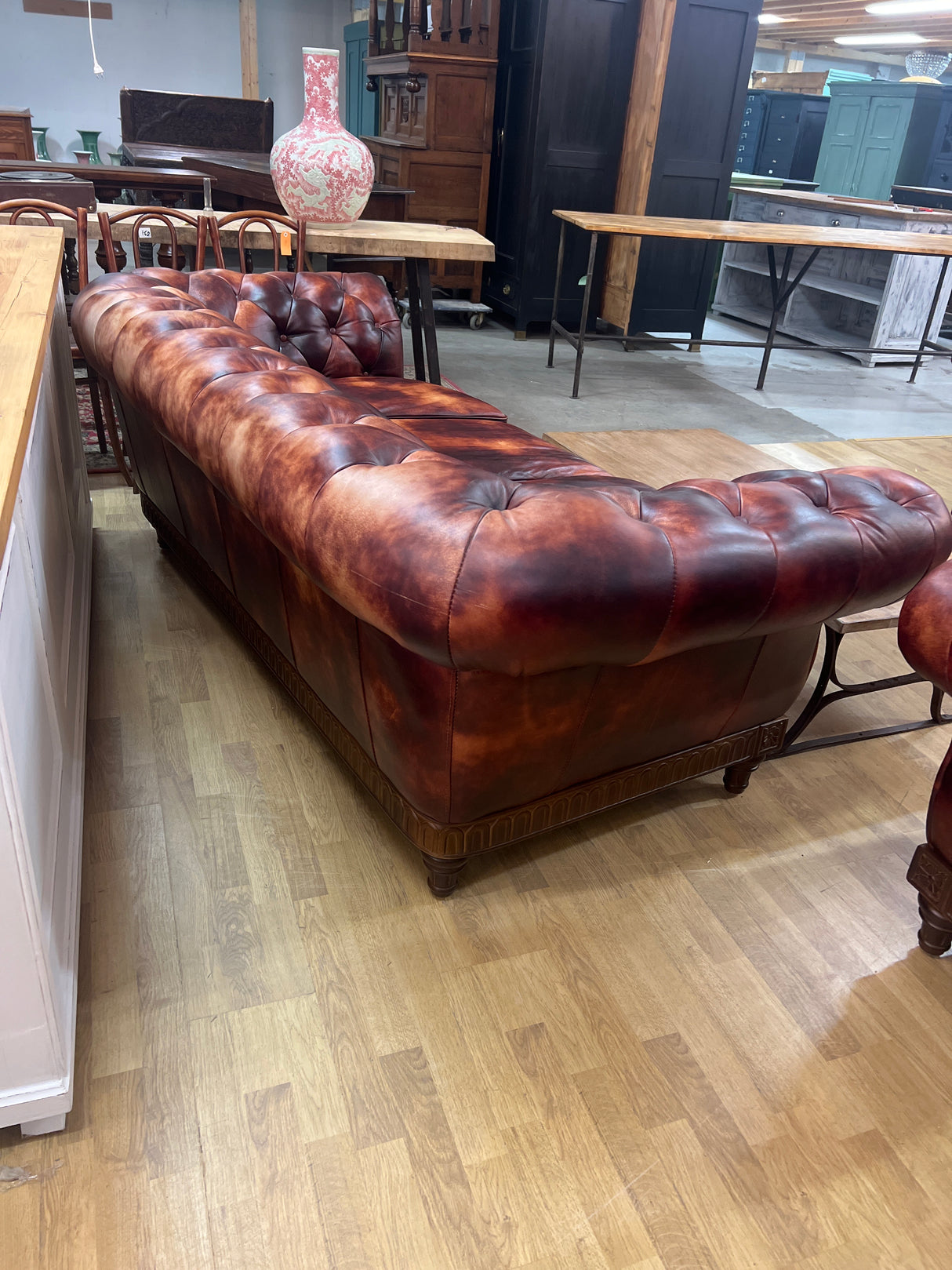 Huikean hieno Chesterfield sohvakalusto 3+2+1 istuttavat sohvat!