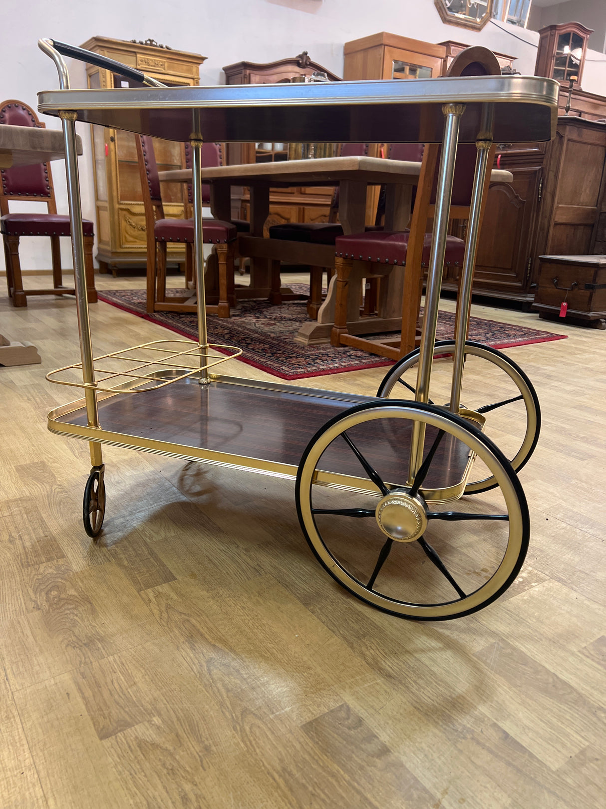 Tarjoiluvaunu L. 83cm, S. 47cm ja K. 79cm