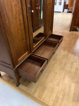 Upea jugend vaatekaappi 1900-1910-luvulta. L. 193cm, S. 59cm ja K. 234,5cm