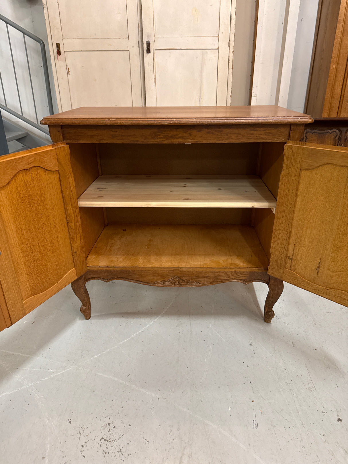 Rokokoo-pikkukaappi L.79.5cm, S.43cm, K.75.5cm