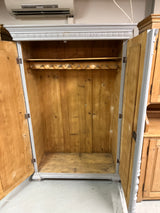 Upea vaatekaappi L.123cm, S.58cm, K.186.5cm