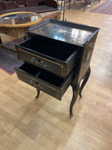 Pieni lipasto L. 40,5cm, S. 27,5cm ja K. 72cm