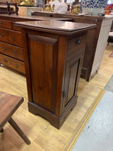Kaunis mahonki lipasto L. 51cm, S. 45,5cm ja K. 92cm