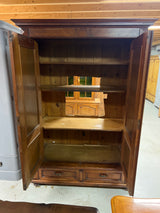 Barokki vaatekaappi L. 139,5cm, S. 66cm ja K. 199cm